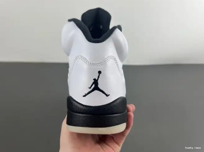 Rep Husky DD0587-110 'WHITE RETRO 5 BLACK' JORDAN AIR 0501